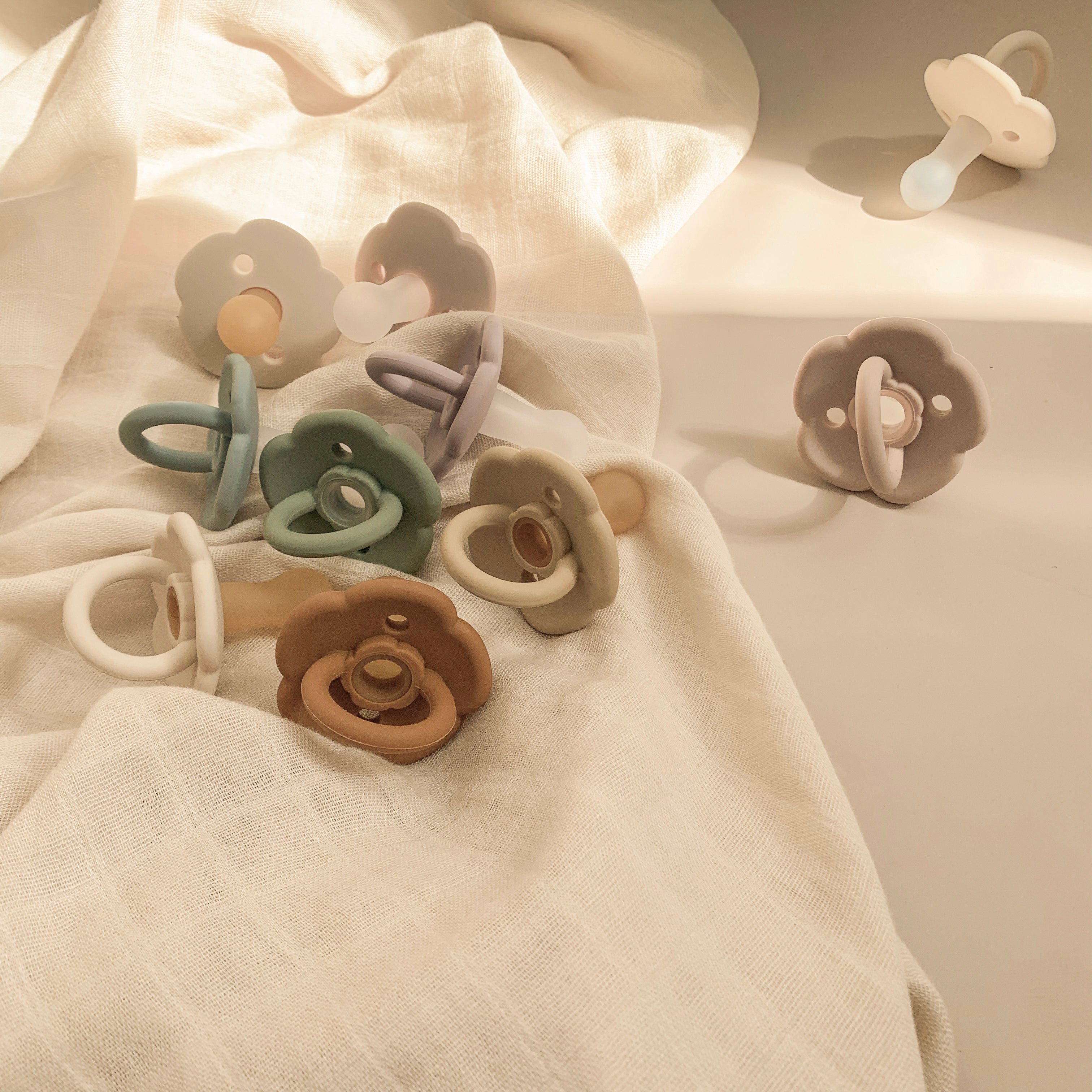 Astrid Classic Silicone Pacifier (Shifting sand/Blush)