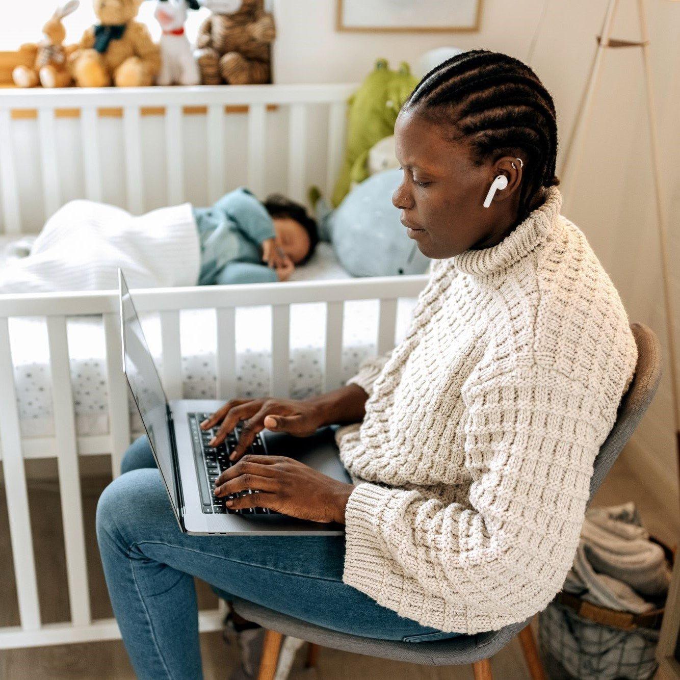 Should I Go Back to Work After Having My Baby? | Moonkie