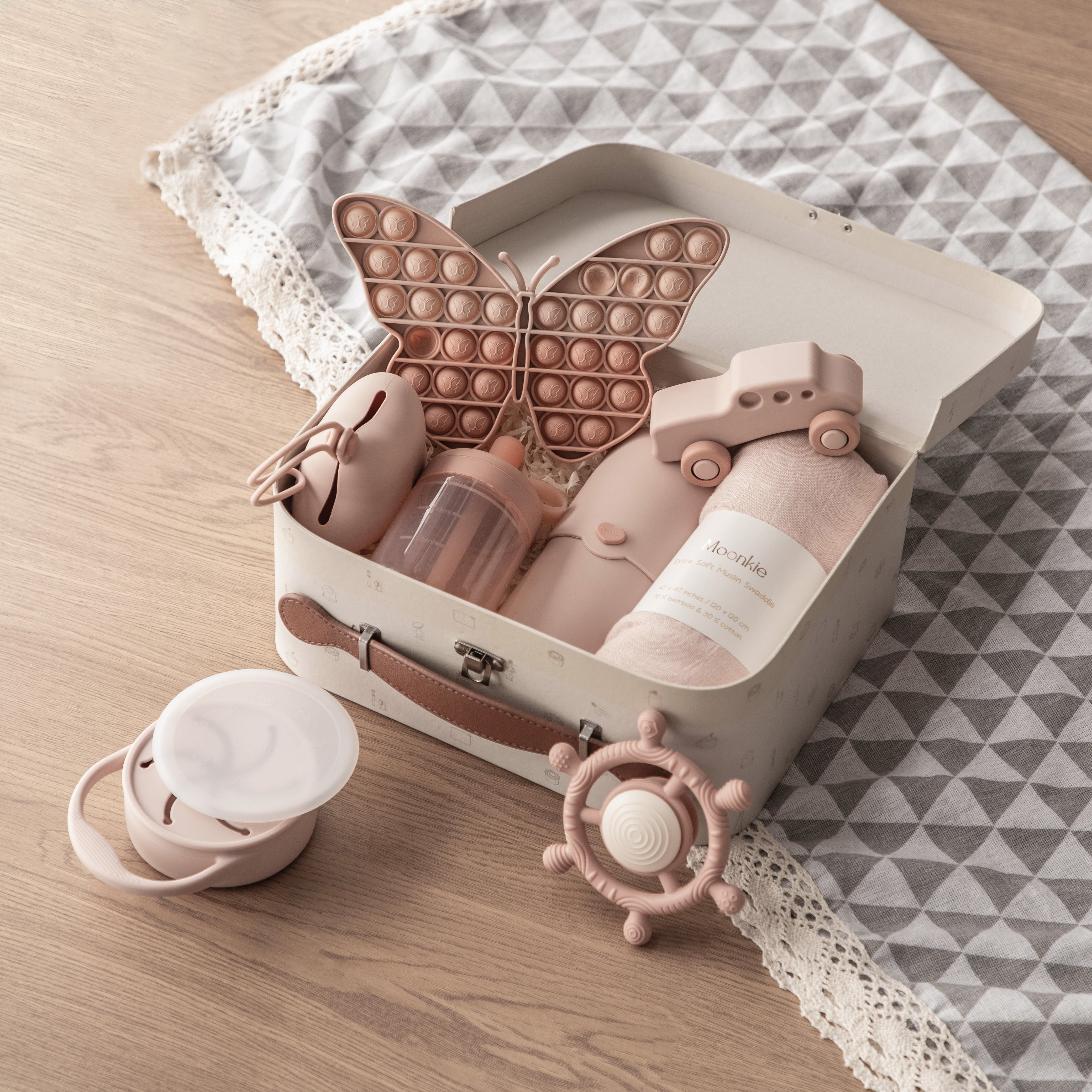 Luxe Box On The Go Gift Set Blush Content Display