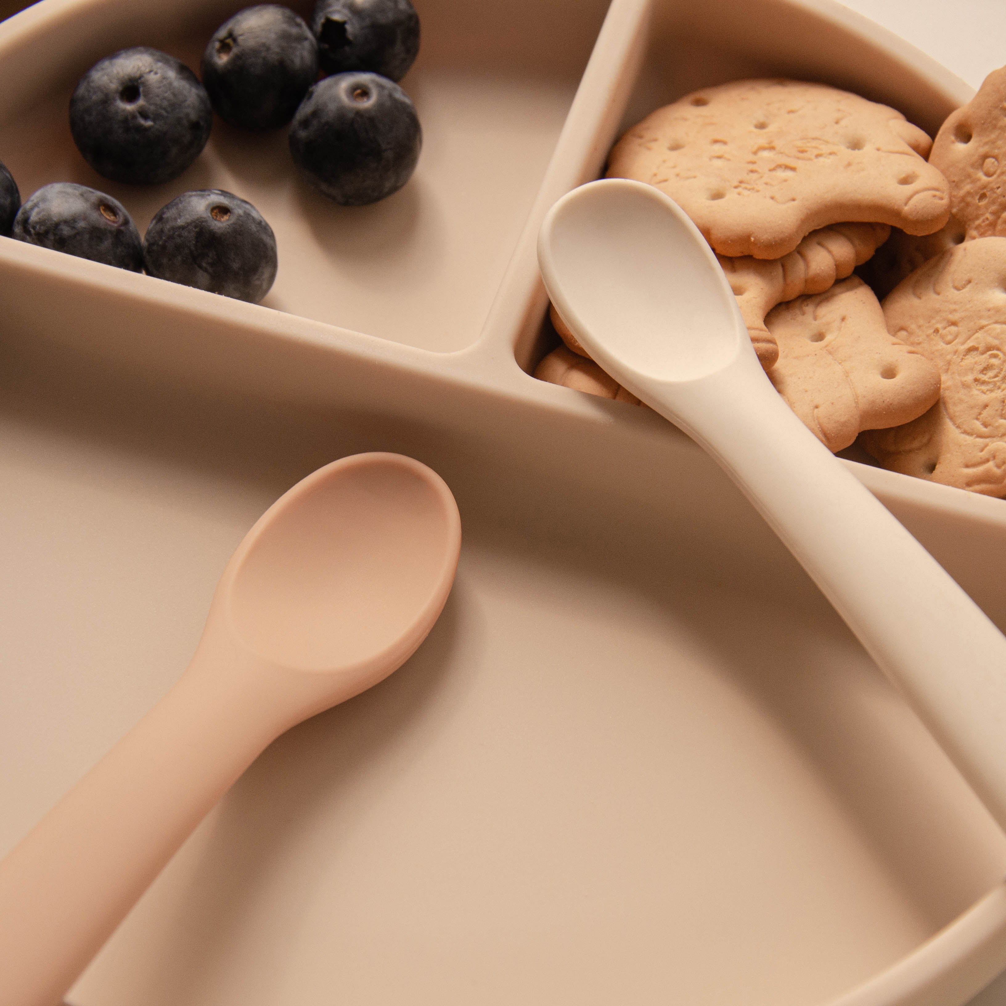 Silicone Feeding Spoons With Plate Display