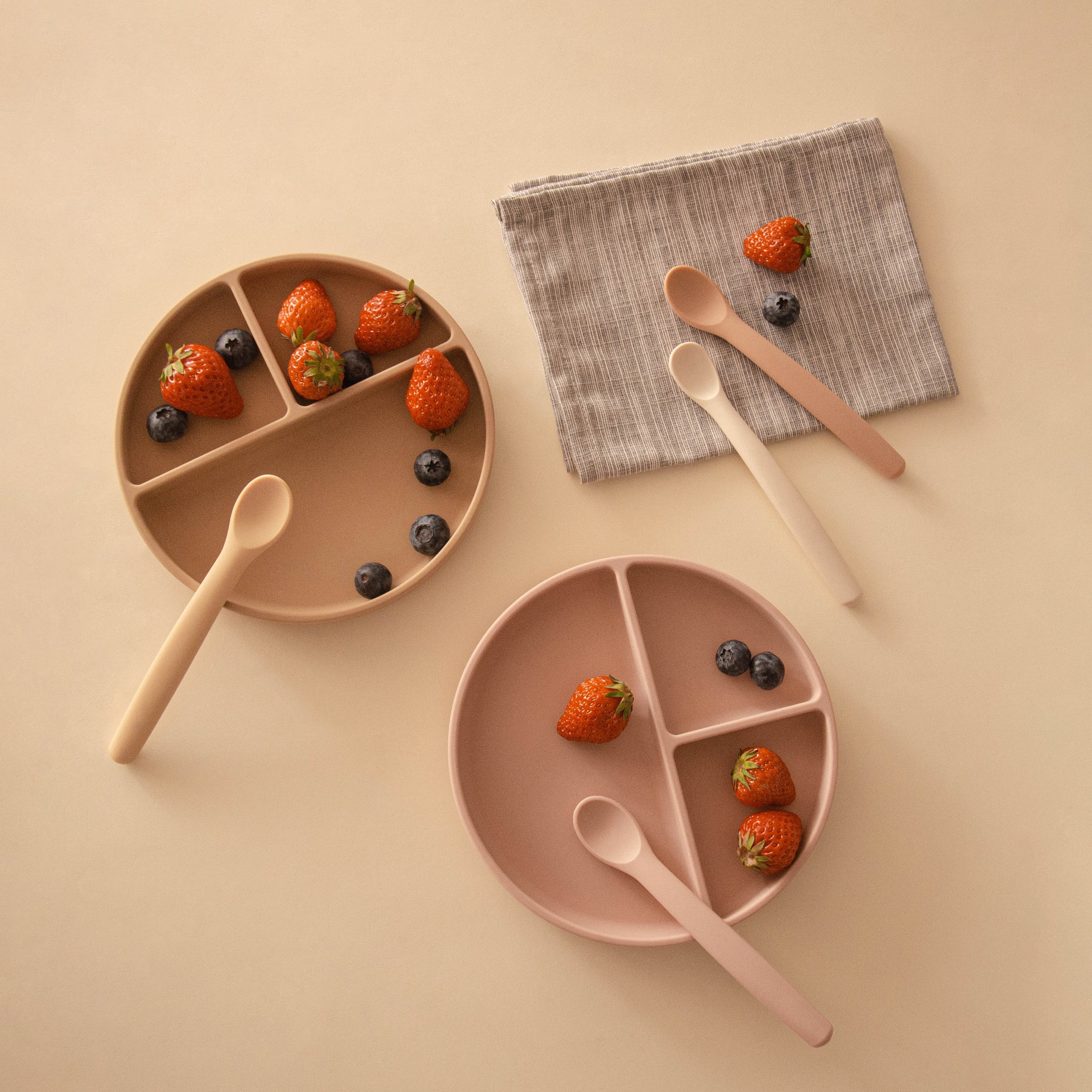 Silicone Feeding Spoons With Plate Display2